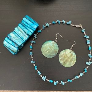 Beautiful Shell Teal Jewellery Set. Includes earrings, necklace & bracelet.